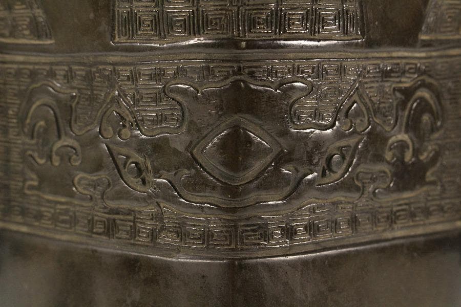 茶道具 花道 古銅 饕餮紋 菱口 瓶 高23.5cm 時代物(K-YC390)