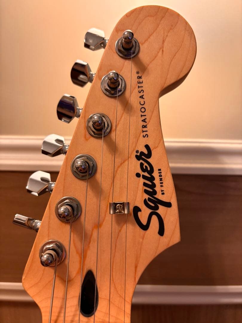 Squier Stratocaster + チューナー等 初心者セット