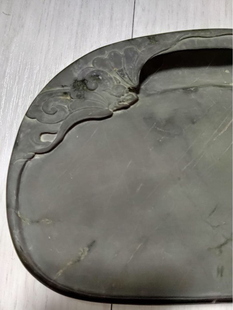 端渓硯 ◇旧老坑水巖・魚脳砕凍・胭脂暈・金綫