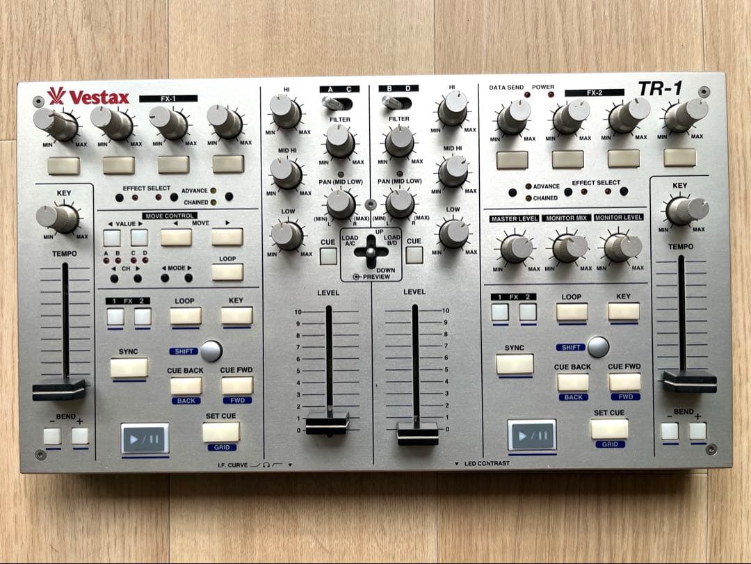 ⑩Vestax TR-1 DJコントローラー　ベスタクス VESTAXのPCDJコントローラー、TR-1のご紹介です。