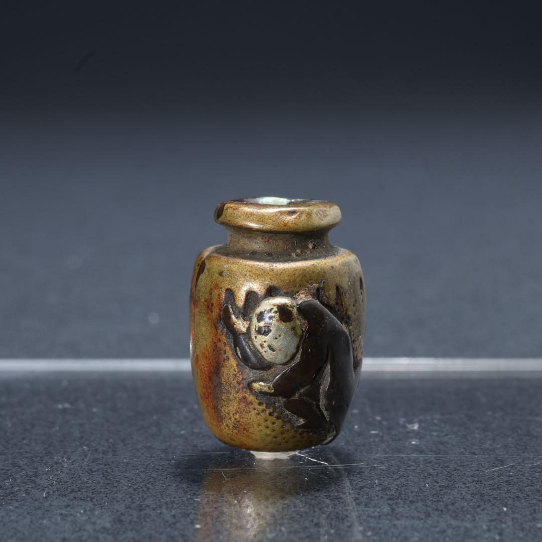 緒締め玉　壺に唐子　提げもの　金属　金工　R1644