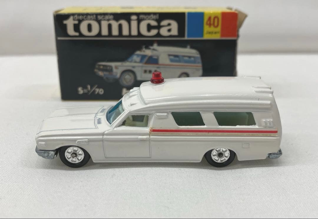 トミカ トヨタ 救急車 ホワイト No.40 黒箱