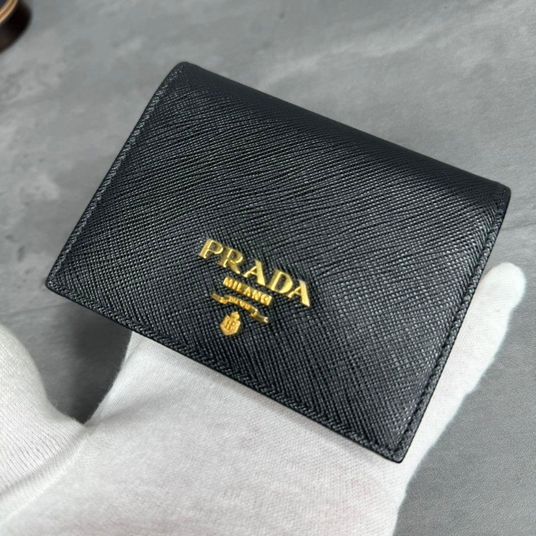 RFID搭載】PRADA サフィアーノレザー 二つ折り財布 マルチカラー 黒