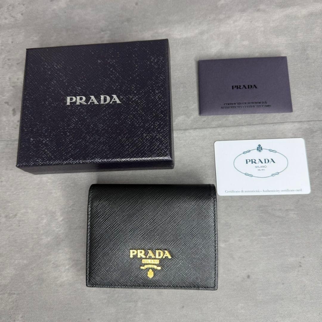 RFID搭載】PRADA サフィアーノレザー 二つ折り財布 マルチカラー 黒