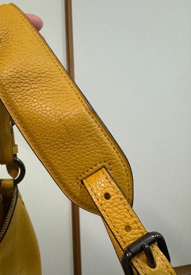 本革　COACH コーチ　ショルダーバッグ　ハンドバッグ　イエロー