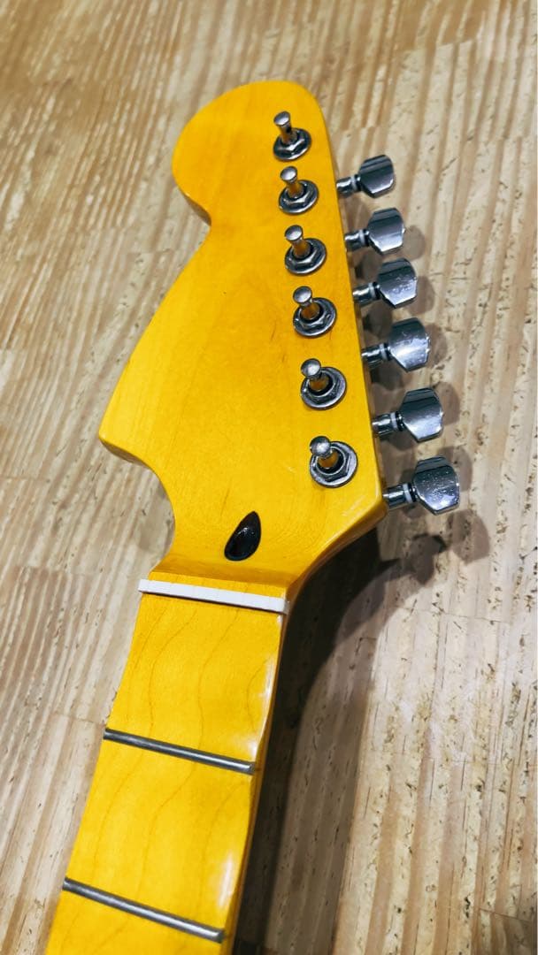 値下げ】リバースヘッド スキャロップネック ストラトシェイプ