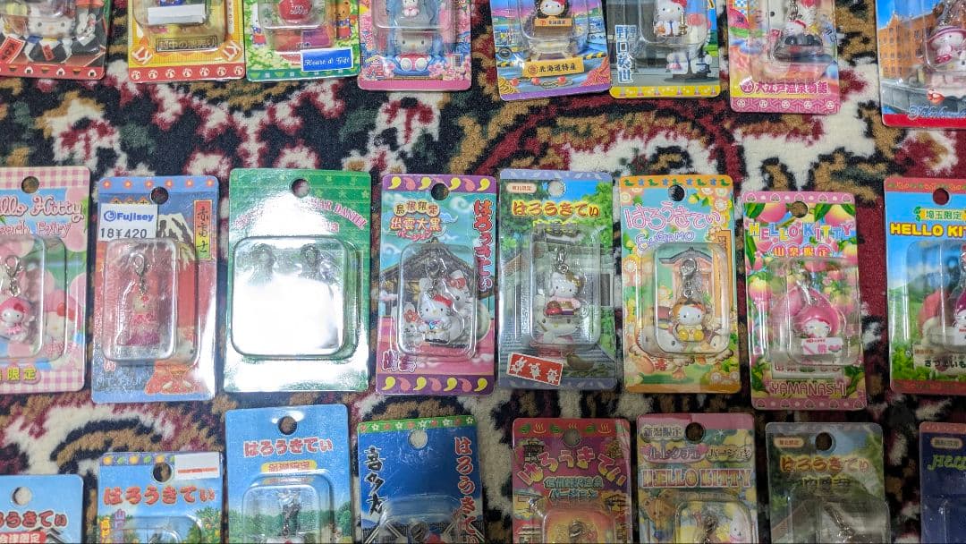 ご当地キティーチャーム70個セット　ハローキティー