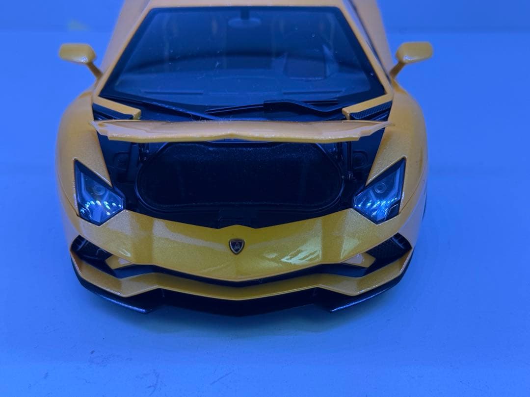 オートアート 1/18アヴェンタドールS