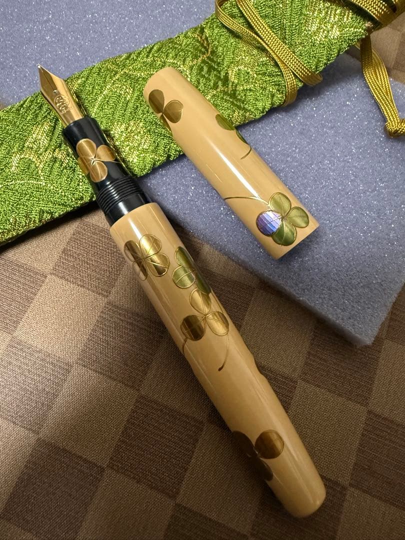 輪島屋善仁蒔絵、螺鈿、白漆万年筆、クローバー