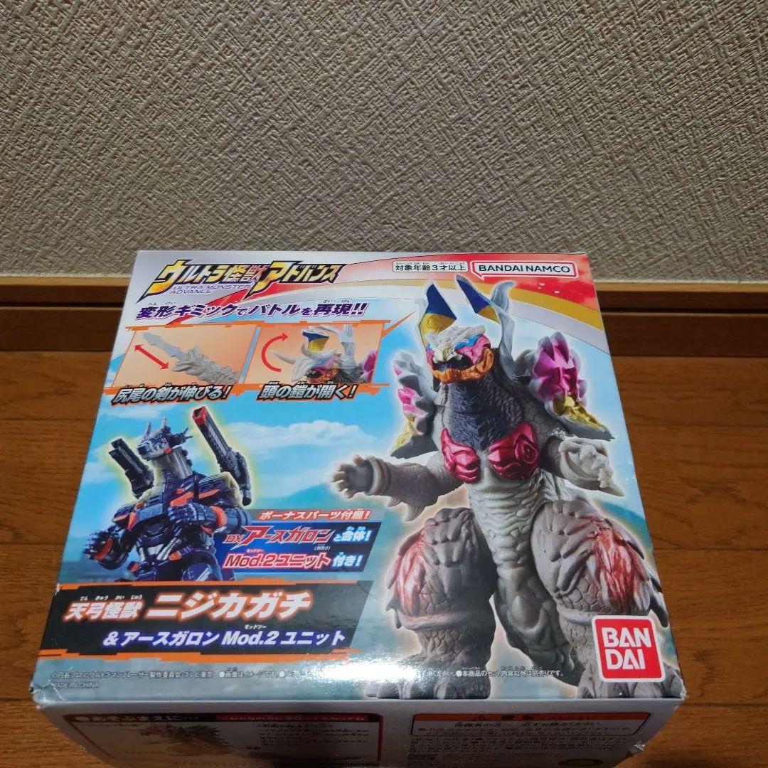 DXアースガロンと怪獣アドバンス ニジカガチ、ブレーザーの3点セット