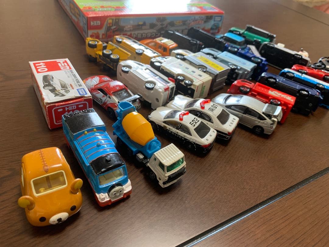 トミカタウンつながる道路　信号機付き‼️