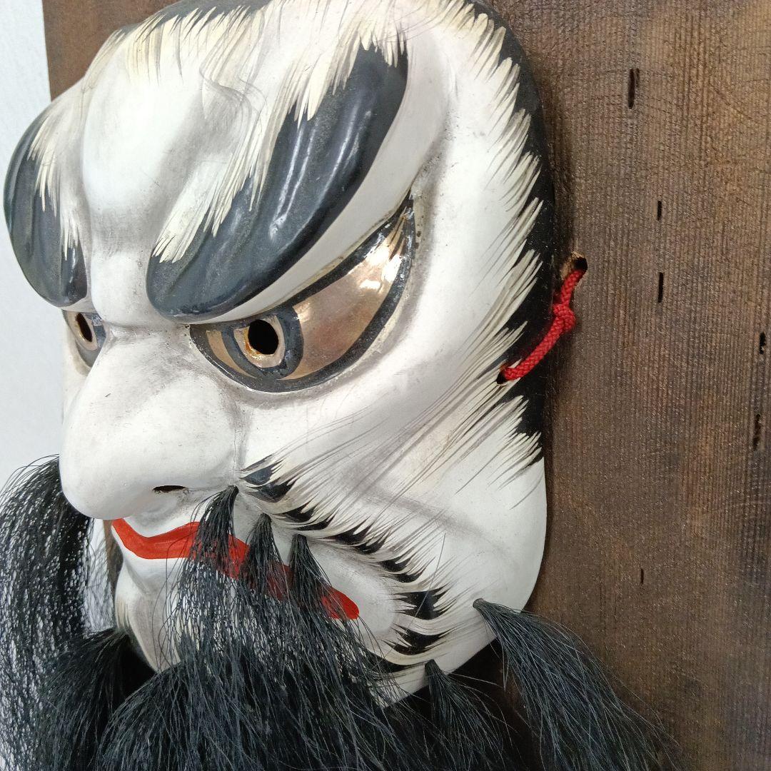 被れる)神楽面 伝統的な木製面