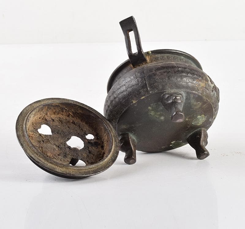 中国　古銅　獅子摘　神獣雷文　三足鼎　香炉　M　R4922