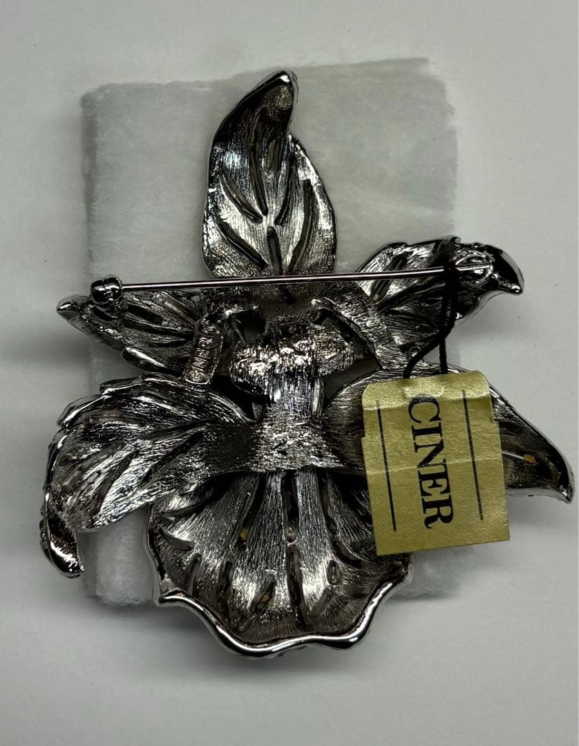 Ciner シルバーオーキッドブローチ