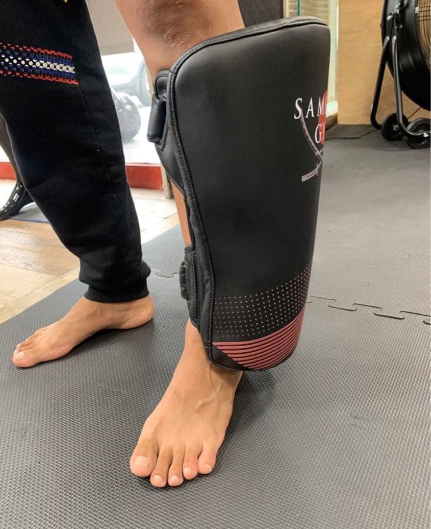 カーフキックミット ダブル 左右利用できます