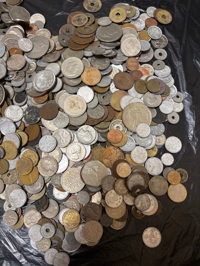 北*地様 日本の昔のお金と海外のお金（約4キロ）