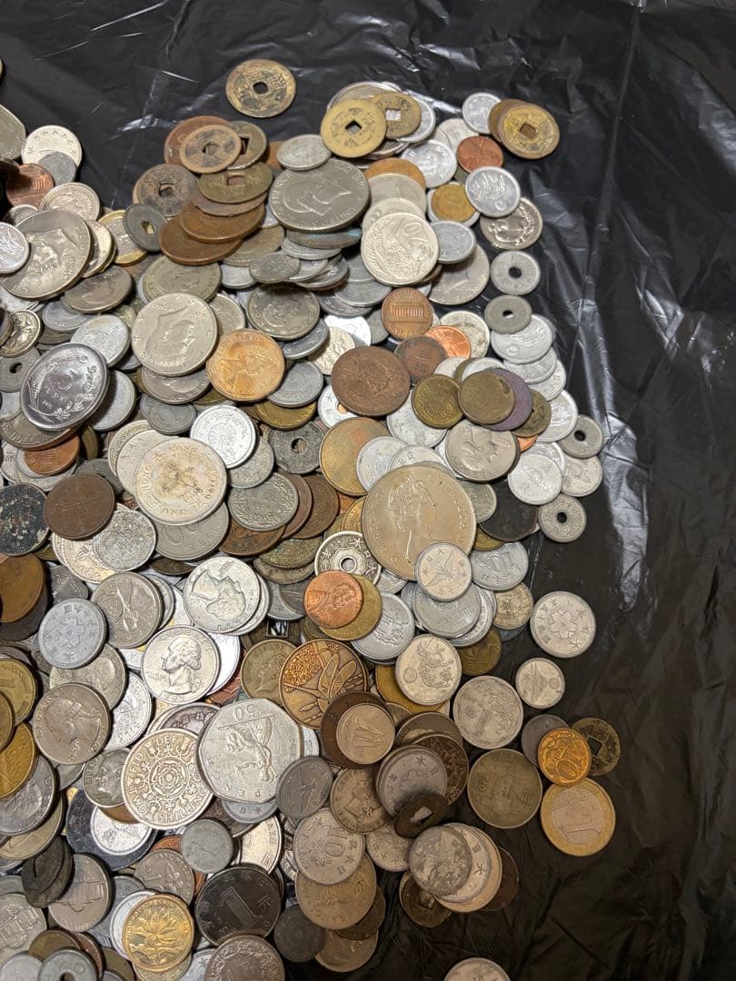 北*地様 日本の昔のお金と海外のお金（約4キロ）