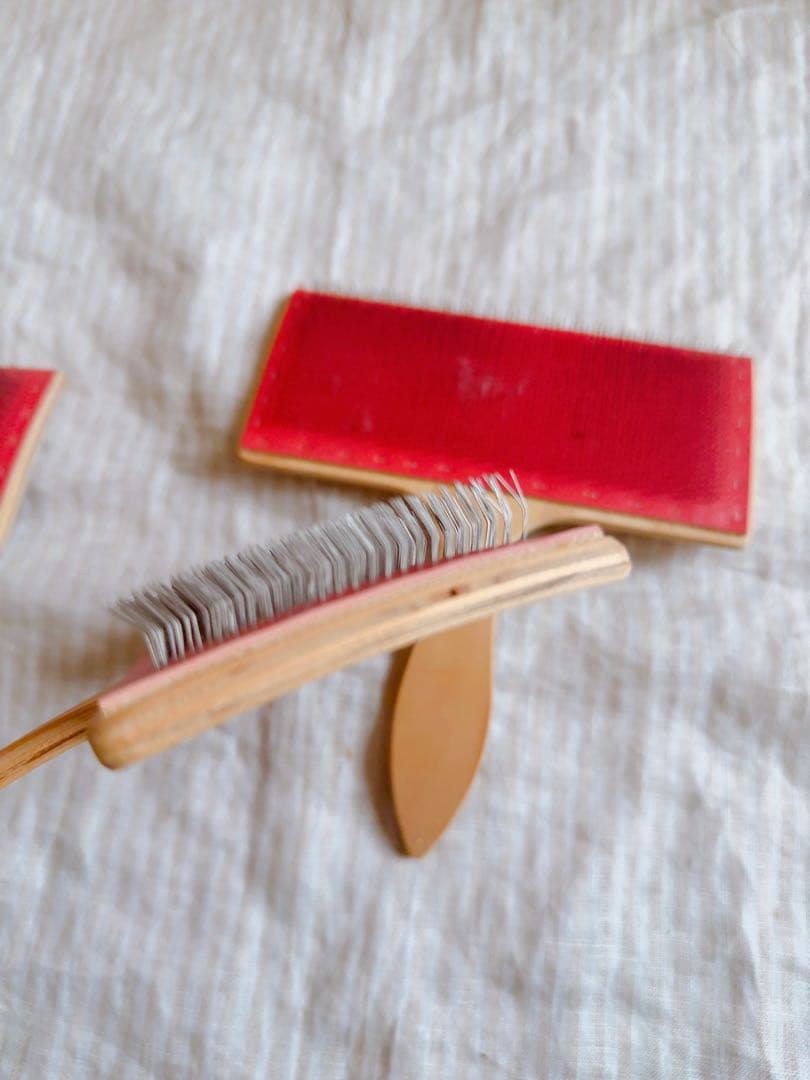 アシュフォード　スチューデントハンドカーダー　③細目と荒目セット＆羊毛見本一覧