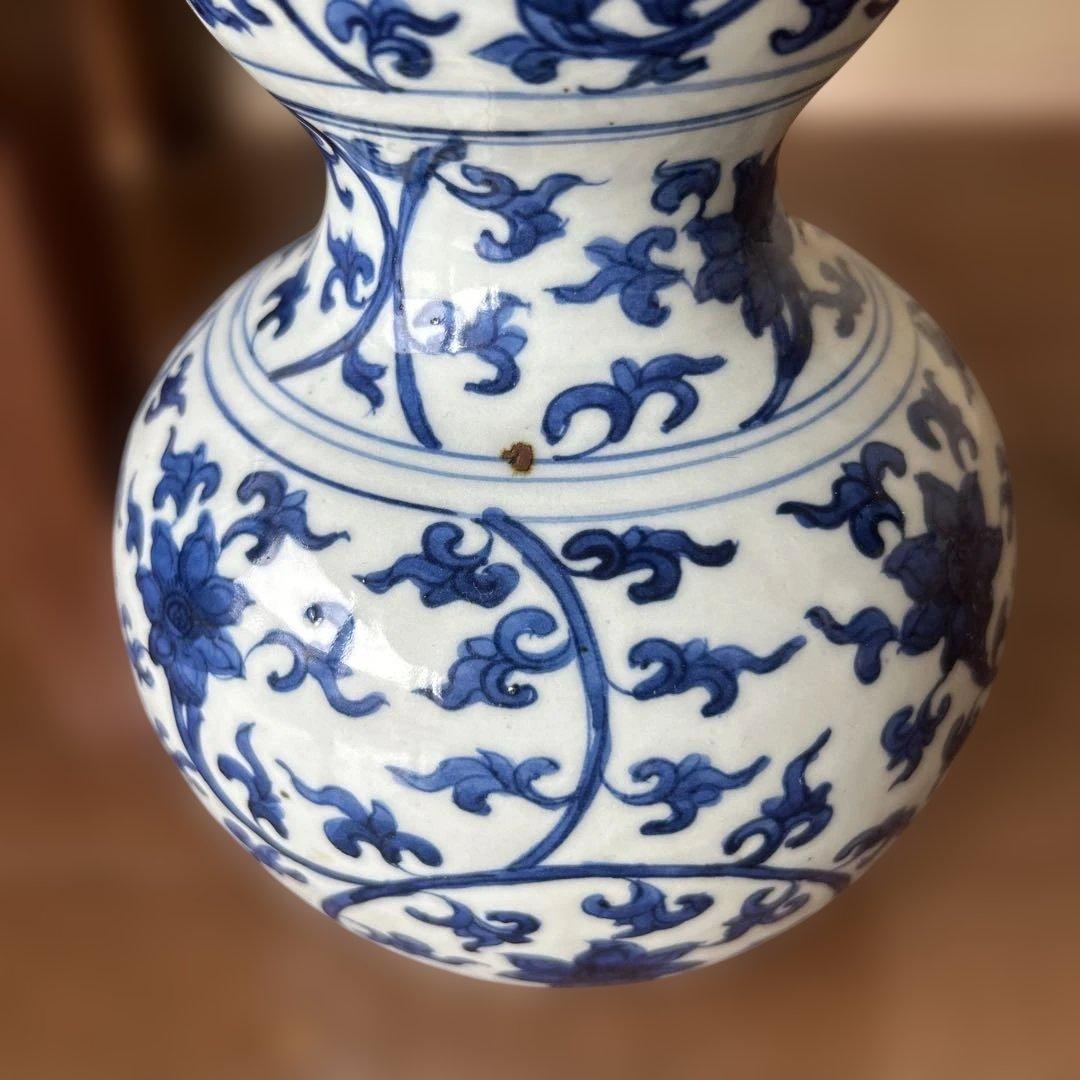 青花 青と白の花模様の瓢箪型陶器瓶