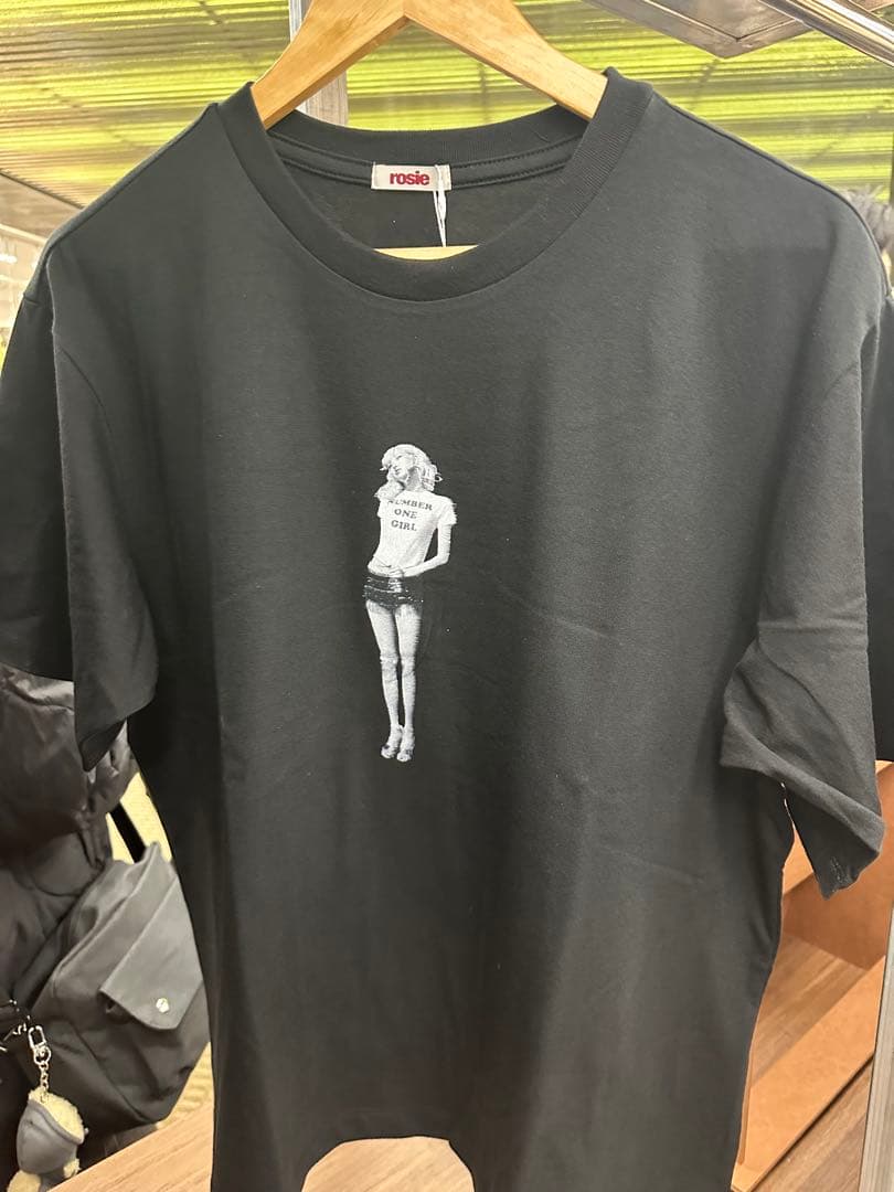 BLACKPINK ロゼ ROSIE ポップアップ ブラック Tシャツ