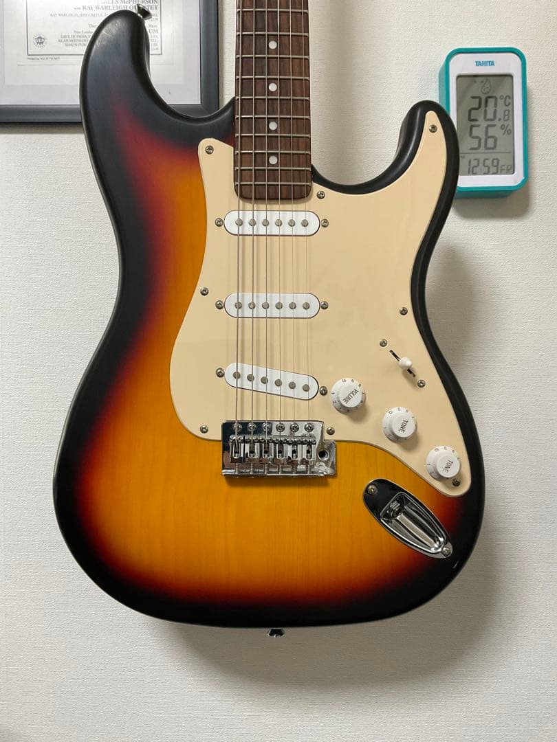 ストラト　タイプ　弾き心地良　艶消しボディ ブラウンサンバースト