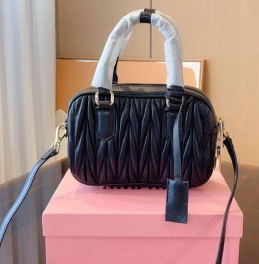 MIUMIU ショルダーバッグ