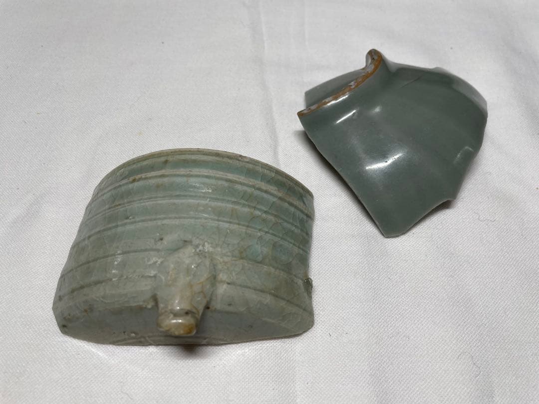 龍泉青磁。砧青磁。骨董品。殘片2本。陶片（香炉、蓮瓣茶碗）。