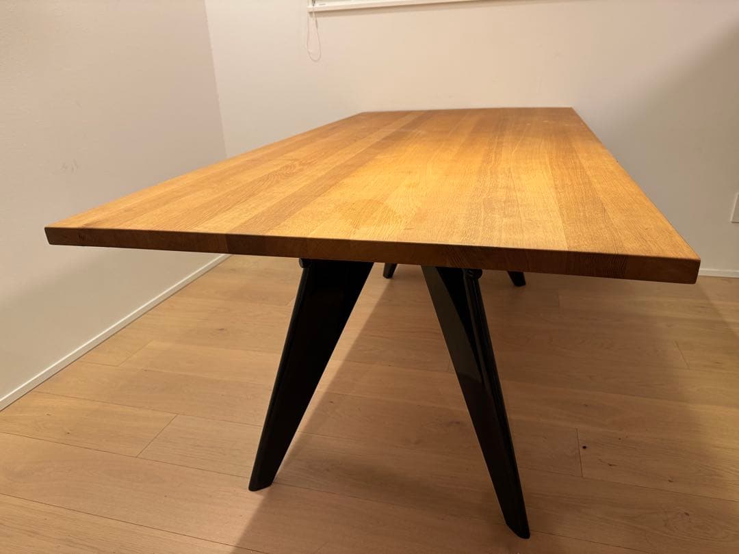 ヴィトラ　ジャンプルーヴェ　EMテーブル