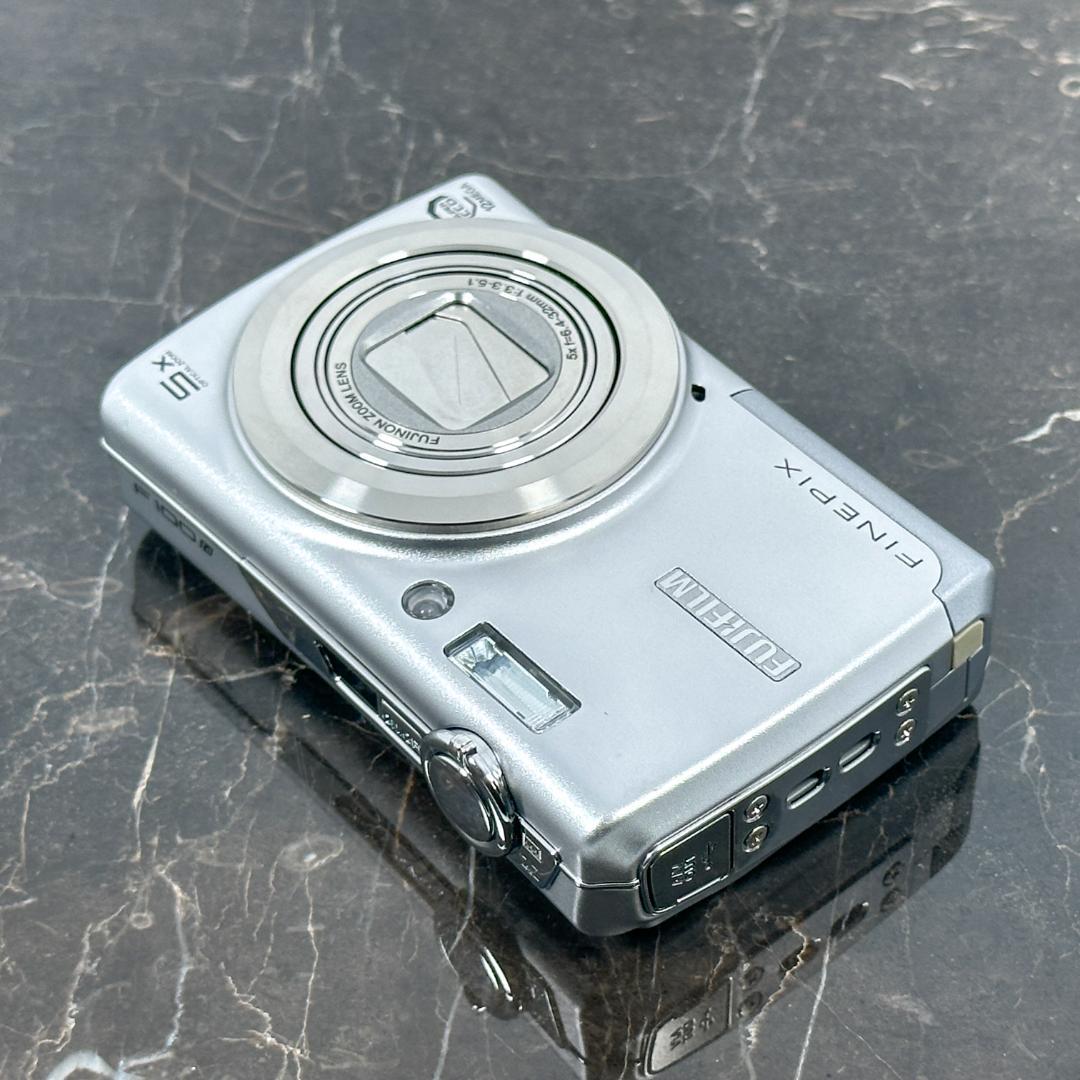 美品】FUJIFILM FinePix F100fd シルバー②