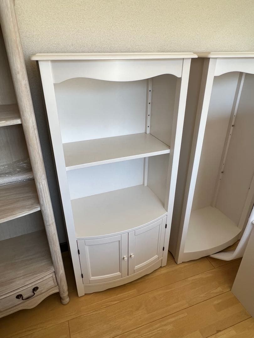 リリーホワイトリリージョンブックシェルフ本棚扉付き