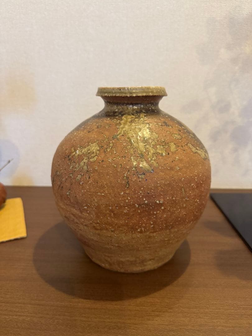 陶器の壺 中型 茶色と金色の混合