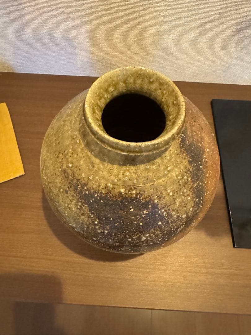 陶器の壺 中型 茶色と金色の混合