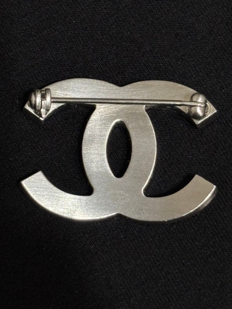 パ*ダ様 最終値下げ❗️【超美品】CHANEL ダブルCロゴブローチ