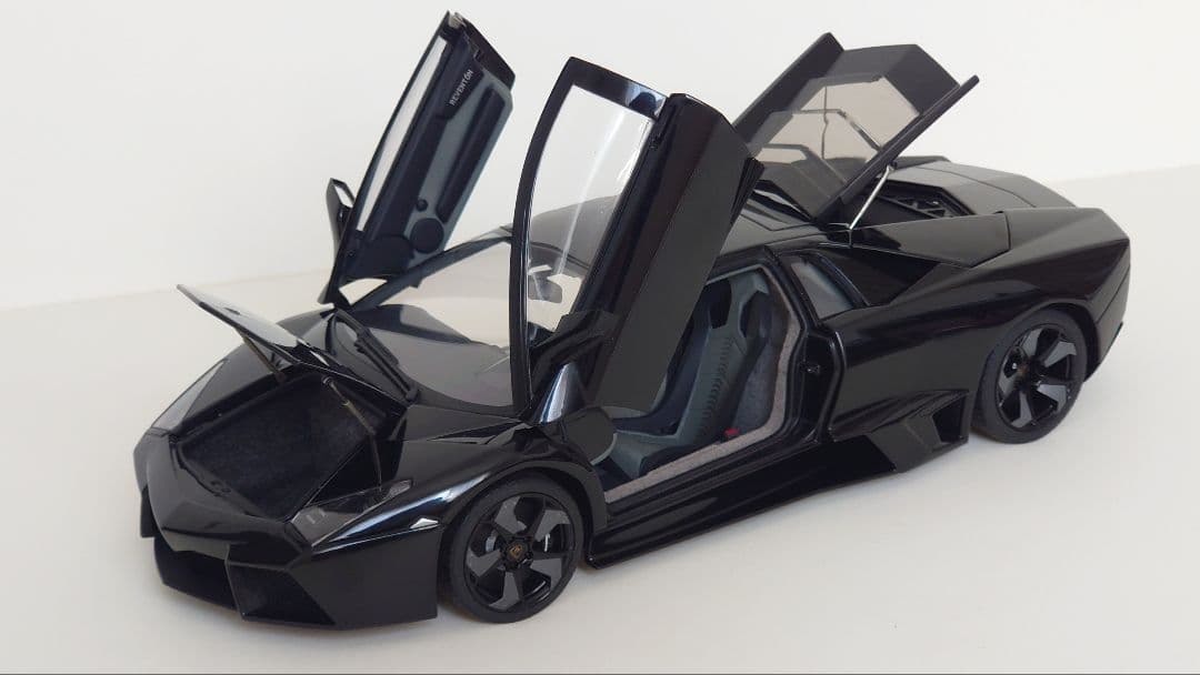 ランボルギーニ　レヴェントン（ブラック）