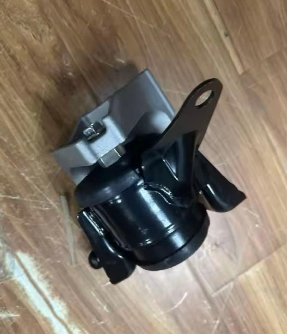 AZR60G エンジンマウント 右 12305-28080 ノア ヴォクシー - メルカリ