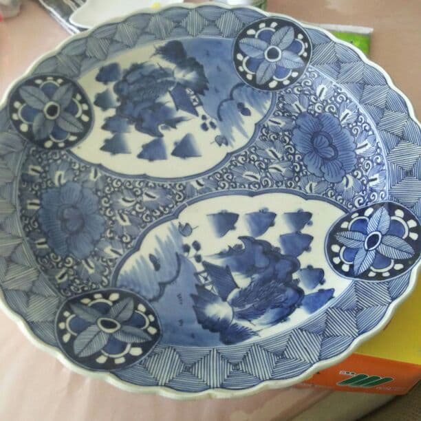 大皿骨董品です、時代わかりません、直径40センチ傷はありません、いいね 大皿骨董品です、時代わかりません、直径40センチ傷はありません、いいね