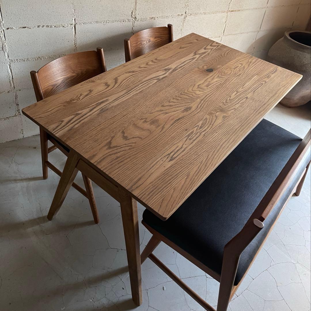 unico ADDAYウニコ アディ　ダイニングテーブル　オーク無垢材　棚板付