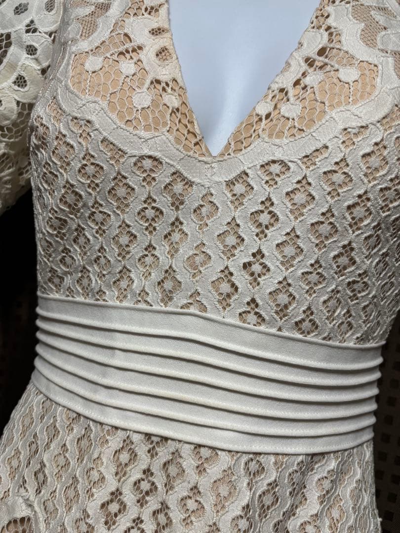 E23052＊ERUKEI＊フラワーレースVネックミディアムドレスwhM