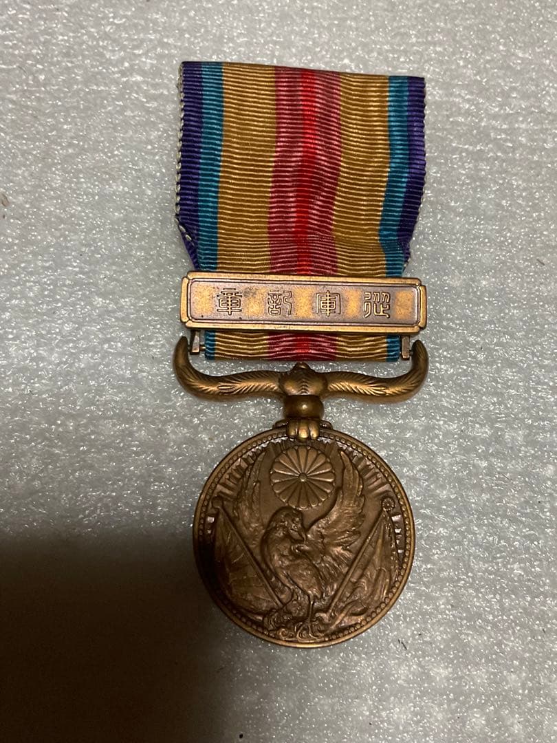 勲章2個セット。／鳥の絵の付いた勲章と大禮記念章