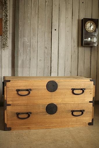 味のある丸金具時代箪笥 桐箪笥 抽斗2段 タンス 収納 古家具