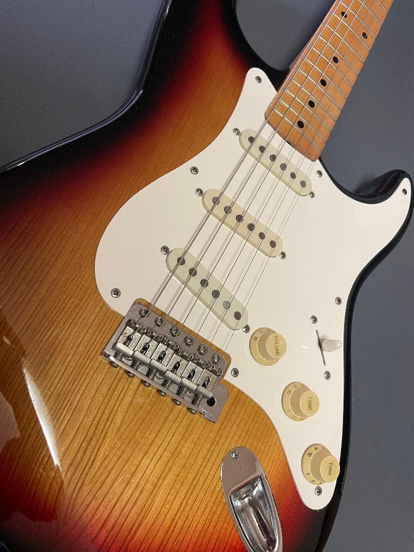 MADE IN JAPAN ストラトタイプ FENDERではありません