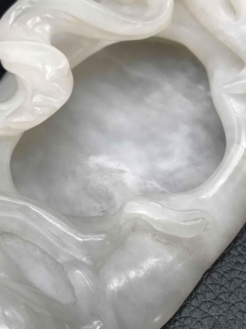 清時代和田白玉 双神獣獅子彫水洗白和田玉彫り水指