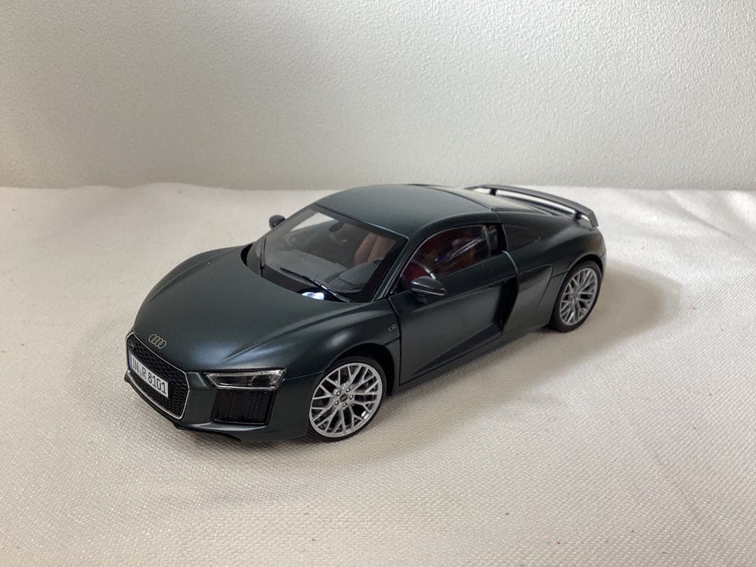 京商1/18 アウディAudi R8 V10 プラスクーペ　カモフラグリーン 京商1/18 アウディAudi R8 V10 プラスクーペ カモフラグリーン 京商1/18