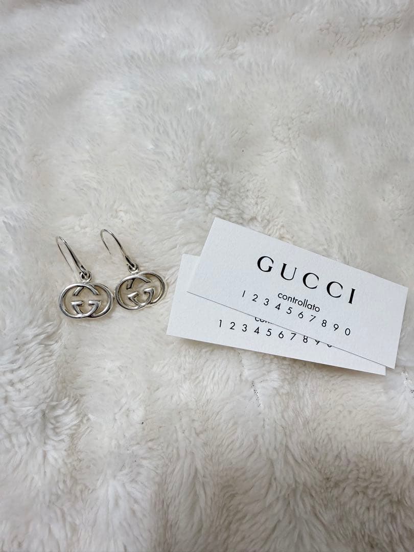 GUCCI シルバー ダブルGロゴ ピアス - メルカリ