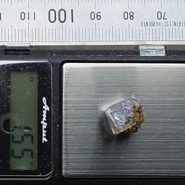 1.55g　ヤオガシャン鉱山　フローライト　鉱物標本