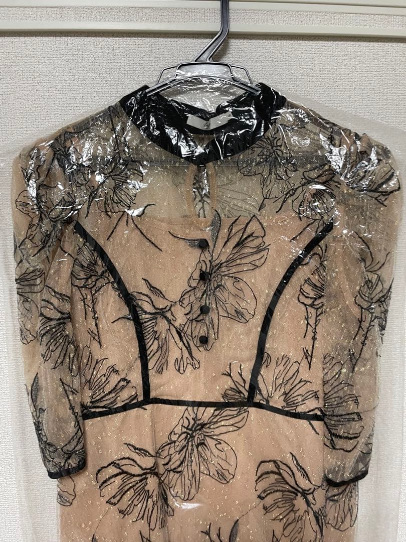 leja パイピングハイネック花柄ラメレースワンピースドレス ベージュ　S