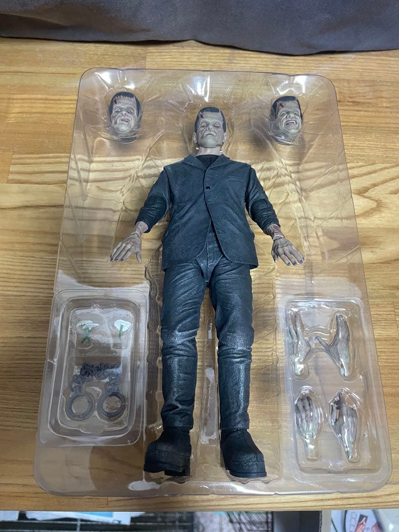 neca フランケンシュタインとアクセサリーパック