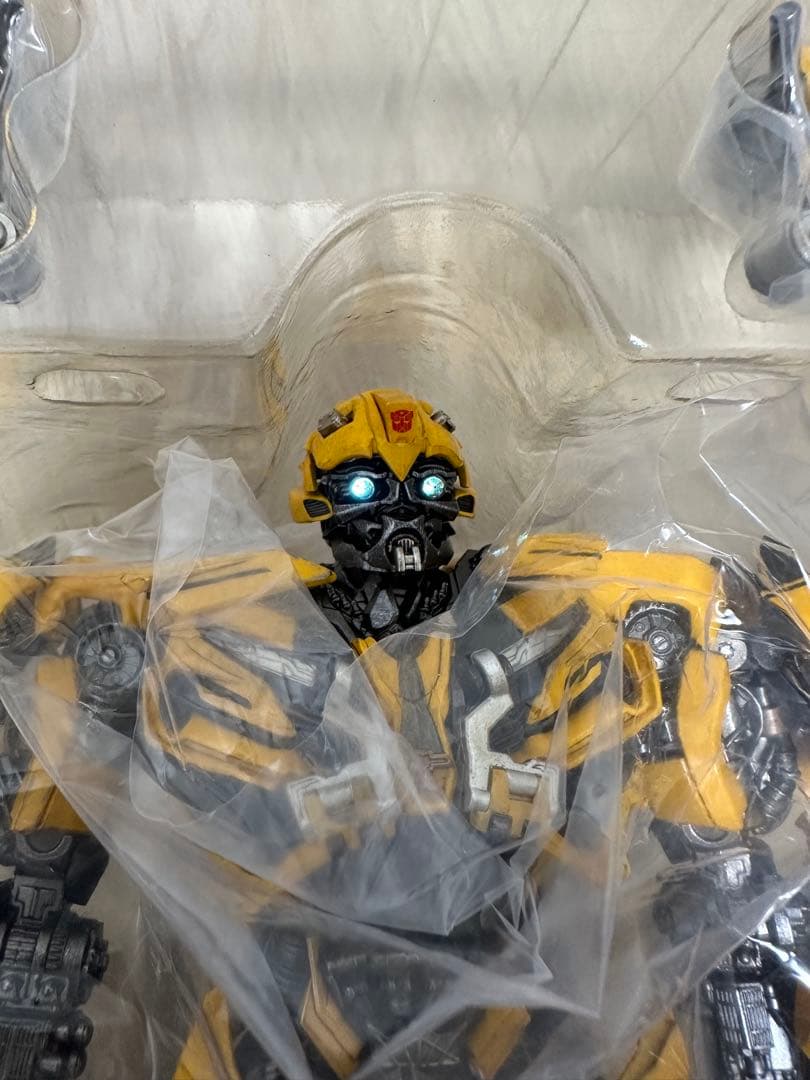 threezero DLX BUMBLEBEE フィギュア