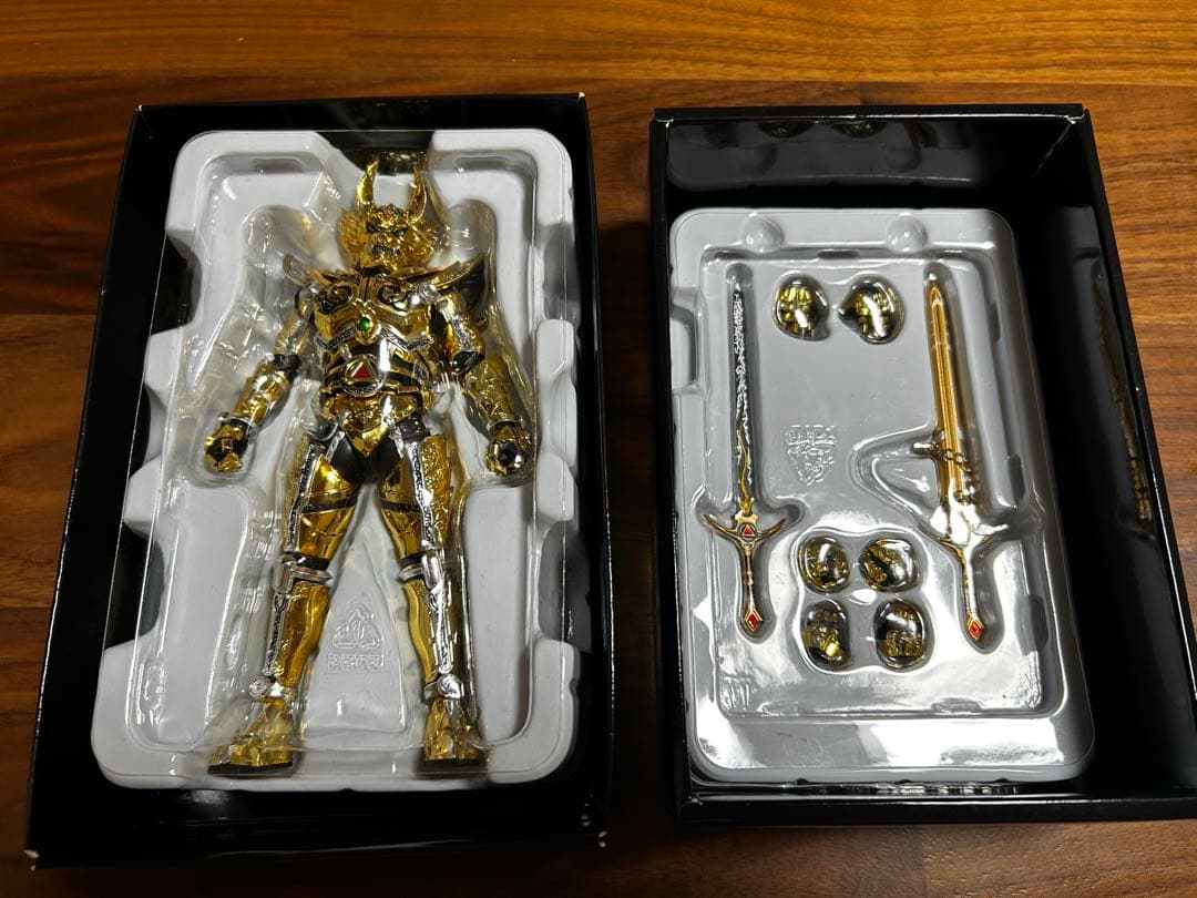希少・初期モデル】真骨彫製法・黄金騎士ガロ（冴島鋼牙）SHFigtuarts