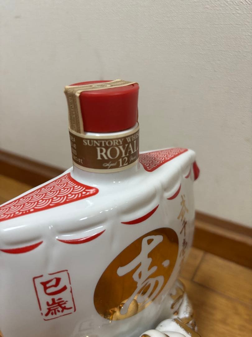 未開栓】干支 巳 宝船型 陶器 ウイスキー サントリー ローヤル12年